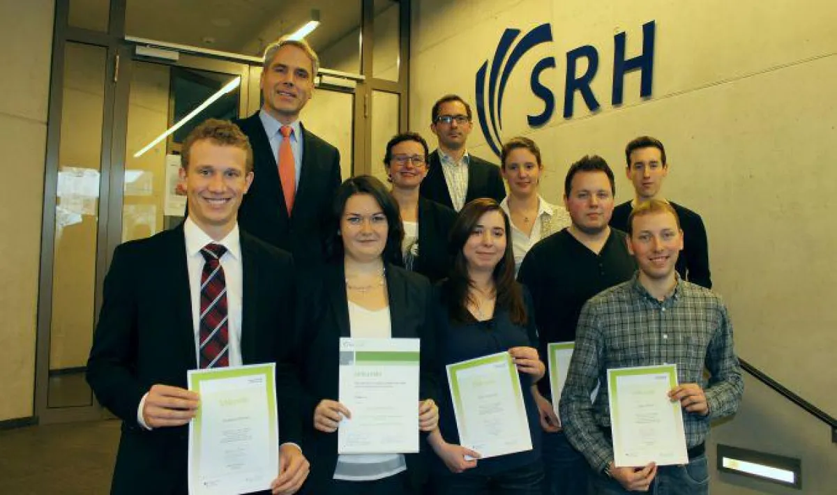 Die stolzen Stipendiaten mit der Jury - Foto: SRH
