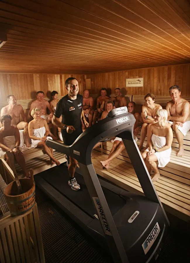 Schiester beim Training in der 70° Celsius heissen Sauna (Bildrechte Jürgen Skarwan)