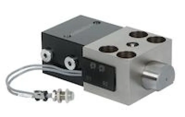 Bild: ROEMHELD: Neues Keilspannelement mit patentiertem Sicherheitsbolzen für schräge Spannränder