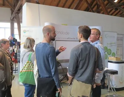 Bild: Großes Interesse für das Energiekonzept von >effondo< auf dem Heldenmarkt in Stuttgart