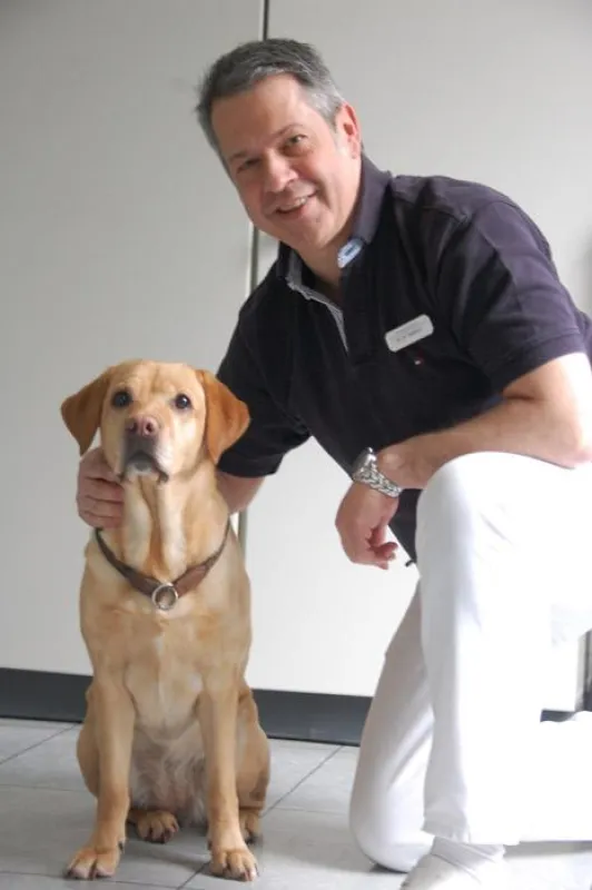 Tierarzt Dr. Seeburg und Stadthündin Jule