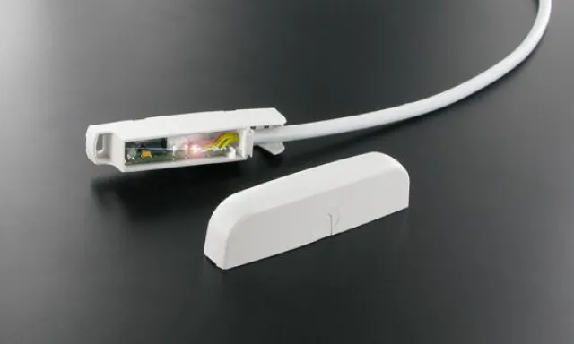 Bild: Der neue Öffnungsmelder AMK 100 G4 wurde nun vom VdS mit EN-Sicherheitsstufe Grad 4 und VdS C zertifiziert