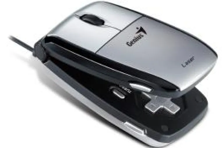GamePad im Business-Anzug Bild: GamePad im Business-Anzug