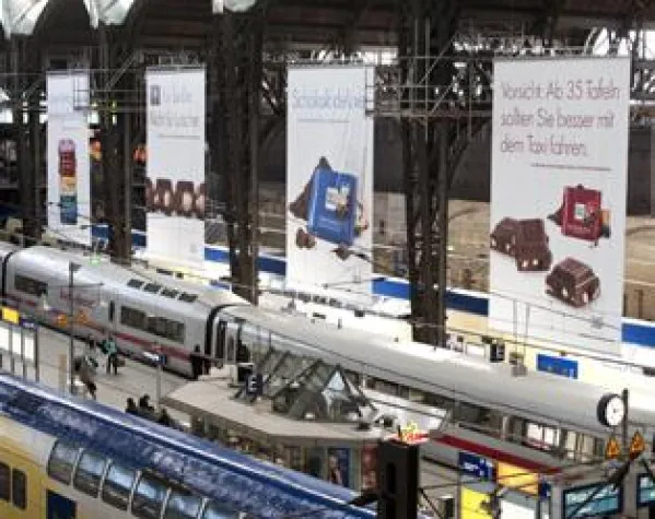 Studie: Hohe Wahrnehmung von Medien am Bahnhof Bild: Studie: Hohe Wahrnehmung von Medien am Bahnhof