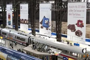 Bild: Studie: Hohe Wahrnehmung von Medien am Bahnhof