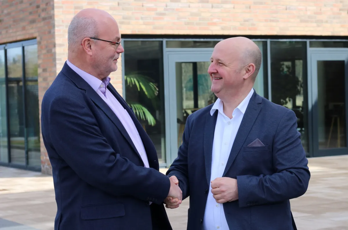 Veränderung im Vorstand von Werum: Carsten Stein (l.) übergibt sein Amt an Jens Woehlbier (© Werum Software & Systems AG)