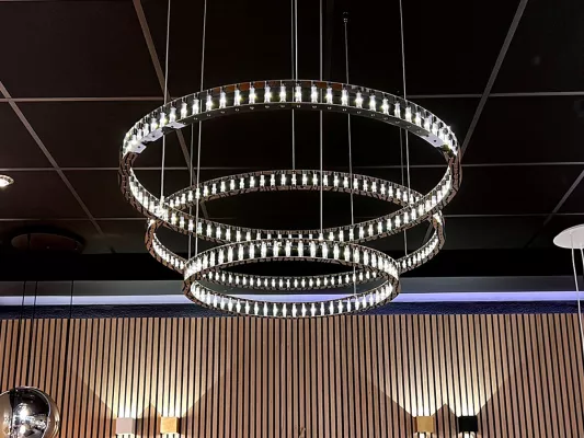 Bild: s.luce veröffentlicht die LED Atom-Ring Pendelleuchte als neues Highlight