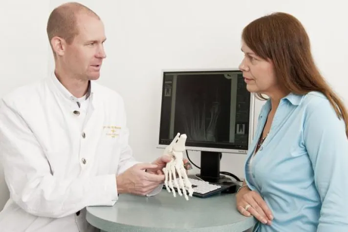 Taylor Spatial Frame – neue Behandlung bei komplexen Fußdeformitäten Bild: Taylor Spatial Frame – neue Behandlung bei komplexen Fußdeformitäten