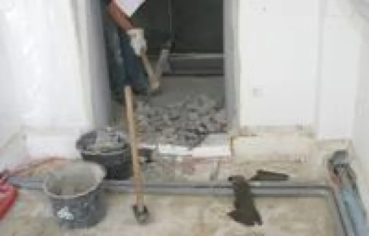 Bild: Schimmelpilzbekämpfung - geht es auch ohne Rückbau?