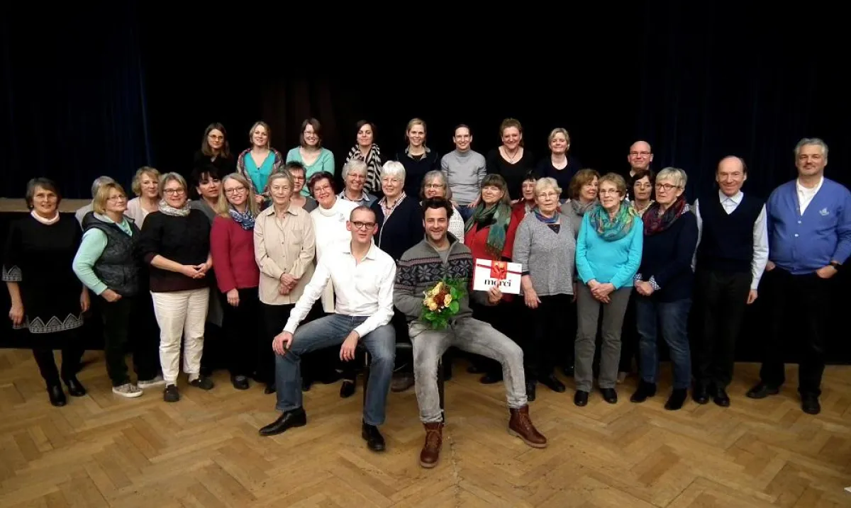 Luther-Darsteller und der Clouds of Voices Projektchor