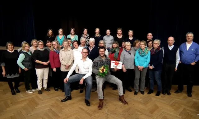 Bild: Luther-Darsteller Frank Winkels besucht Projektchor-Probe