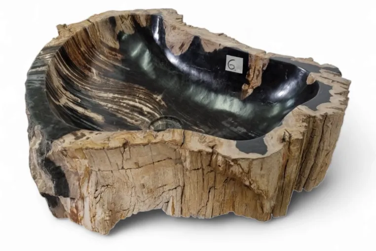 Waschbecken aus versteinertem Holz: Kinaree holt Jahrmillionen alte Fossilien ins Badezimmer Bild: Waschbecken aus versteinertem Holz: Kinaree holt Jahrmillionen alte Fossilien ins Badezimmer