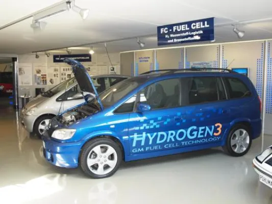 Bild: Mit 700 bar Wasserstofftank und Elektromotor weltweit im Einsatz