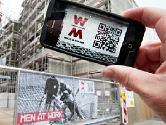Bild: Starre Bautafel war Gestern: netvico leitet mit QR-Code zu mobilem Projektportal