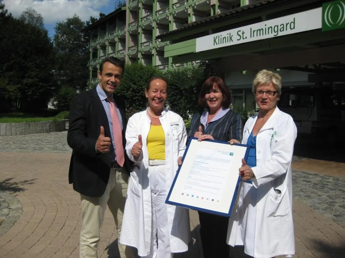 Klinik St. Irmingard, v.l.: Dietolf Hämel, Dr. Dörte Fauteck, Brigitte Schorsten, Eva-Maria Raab