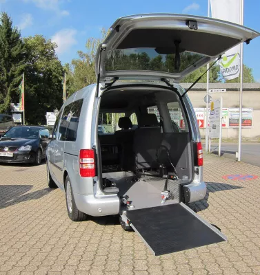 Bild: Premiere: Der neue VW Caddy Rolli-In® - Auf der REHACARE erstmalig gezeigt - von KADOMO