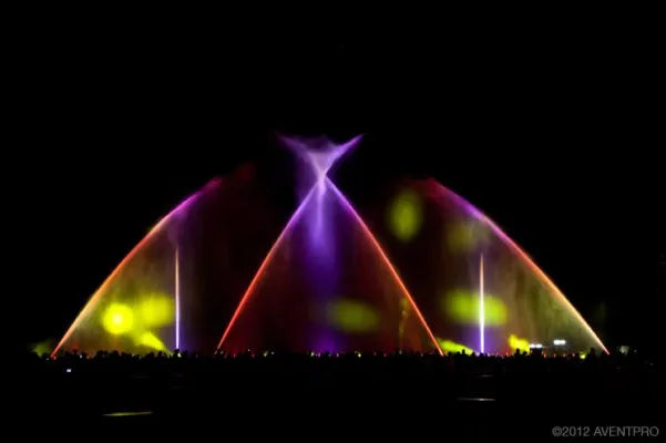 Bild: AQUANARIO® – Europas größtes mobiles Wasserspektakel jetzt in Frankfurt am Main