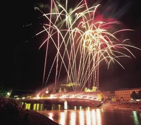 Bild: Silvester in Salzburg 2009: Theater, Konzerte, Events, Silvesterparty in der Altstadt mit Feuerwerk