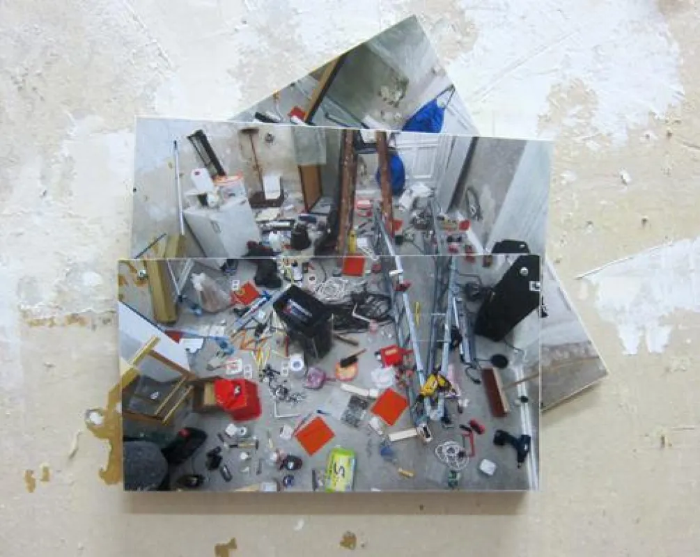Barbara Müller, ?KOSMOS 2?, 2016, Intervebtion, Fotomontage auf Kappa, verschraubt, 30 x 33 x 8 cm (