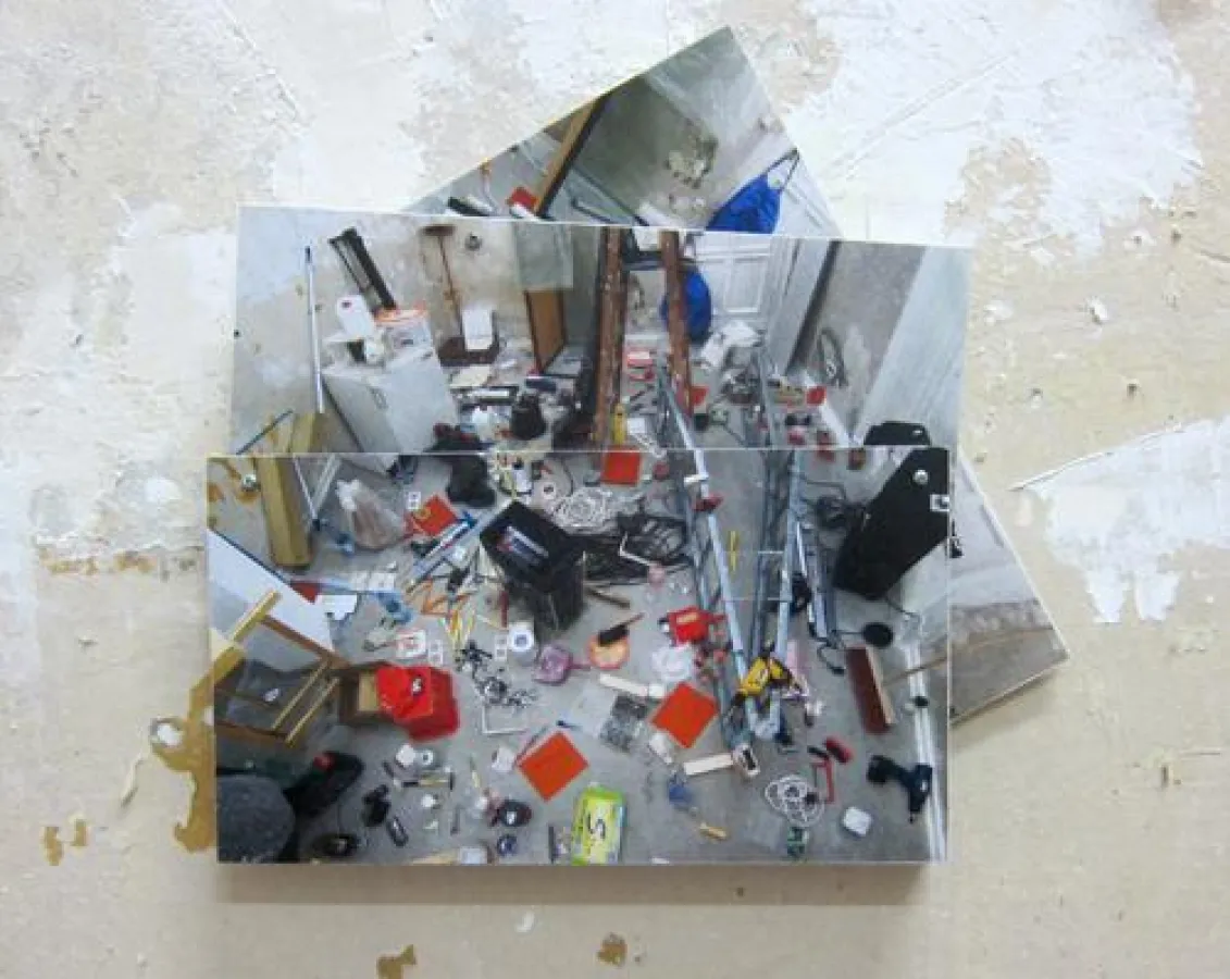 Barbara Müller, ?KOSMOS 2?, 2016, Intervebtion, Fotomontage auf Kappa, verschraubt, 30 x 33 x 8 cm (