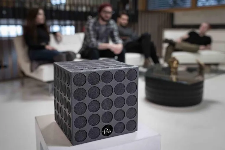 Mobiler Musikgenuss aus Österreich: Die neue poet-zero° Bild: Mobiler Musikgenuss aus Österreich: Die neue poet-zero°
