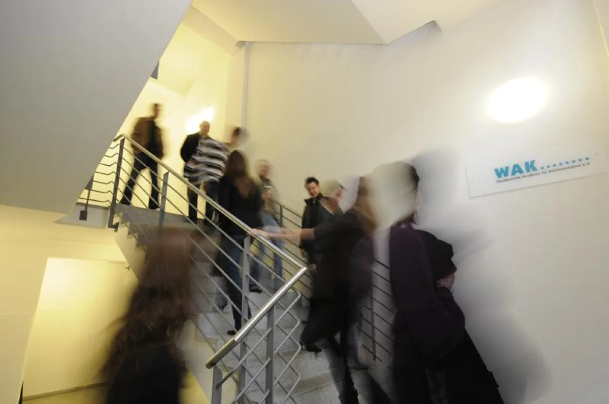 Studierende auf den Weg zu ihrer Bildung