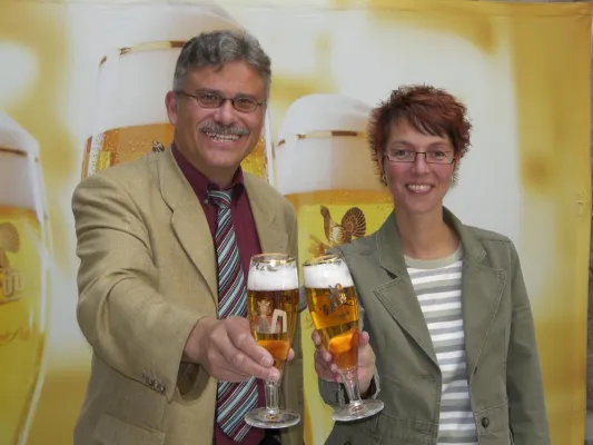 Bild: Kooperation unter Premiumpartnern - Bierglas zur Europaratsausstellung