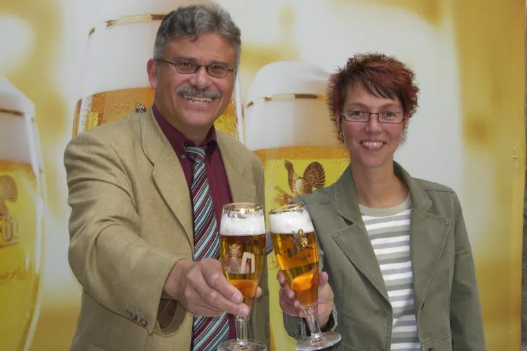 Bild: Kooperation unter Premiumpartnern - Bierglas zur Europaratsausstellung