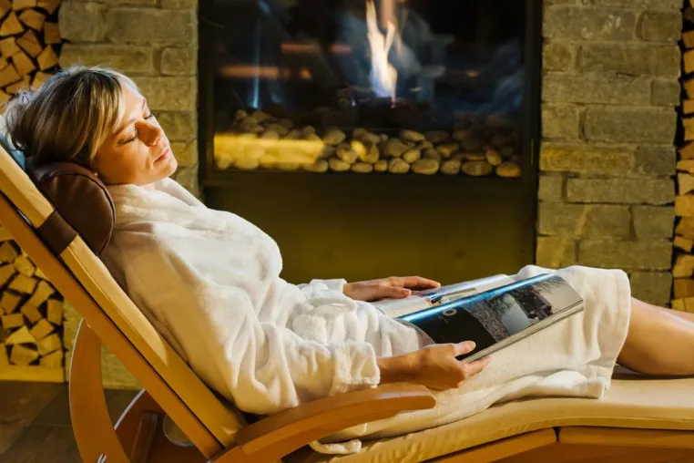 Bild: First Class Holz GmbH: Hochwertige Wellnessliegen für maximale Entspannung