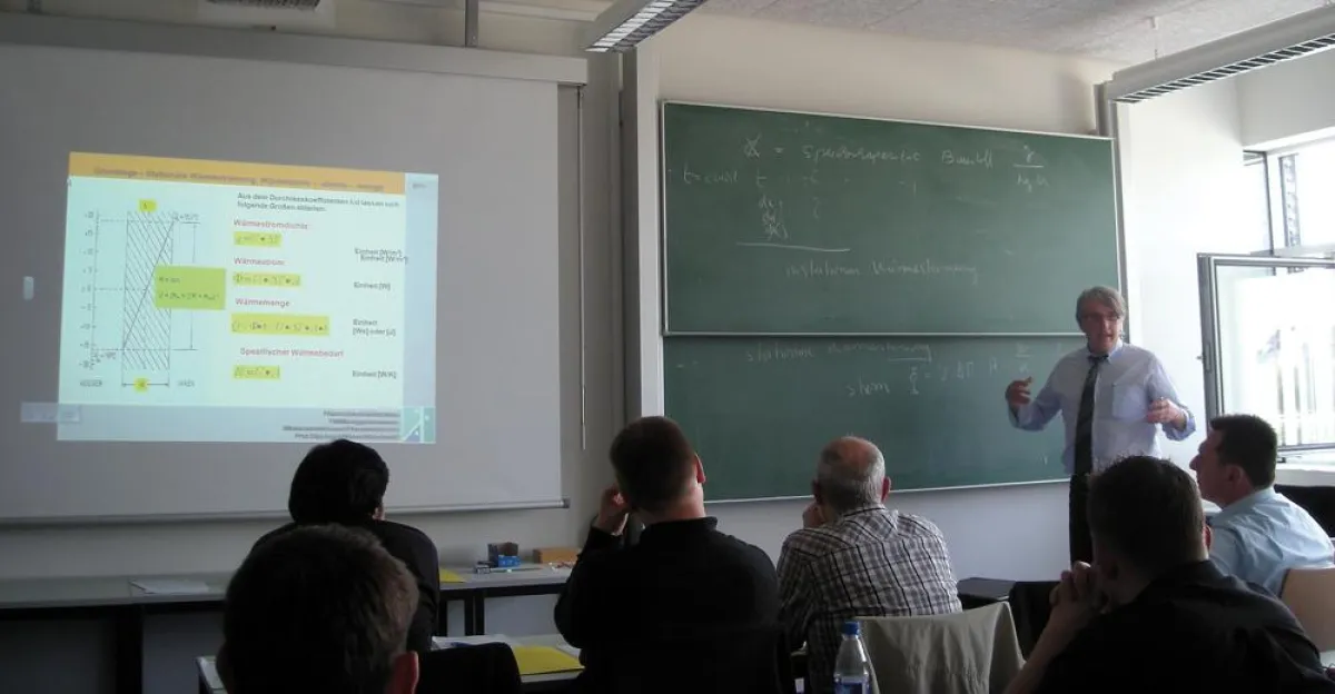 Auf dem RheinMoselCampus der FH Koblenz wurden die Akotherm-Mitarbeiter zu den Themen EnEV und Statik geschult.