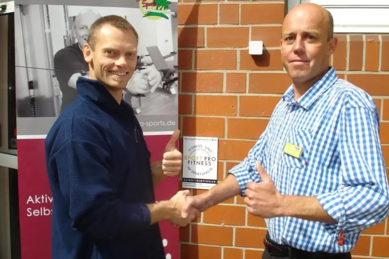 Deutscher Turnerbund zeichnet Breitensportclub BSC e.V. im Bahama Sports mit "Sport pro Fitness" aus Bild: Deutscher Turnerbund zeichnet Breitensportclub BSC e.V. im Bahama Sports mit "Sport pro Fitness" aus