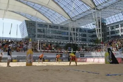 Bild: smart beach tour München - Beach-Volleyballer landen im MAC