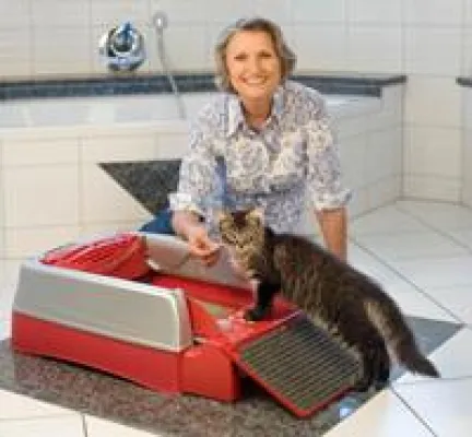 Bild: Haustiere halten auch im Alter aktiv – LitterMaid entlastet Katzenbesitzer