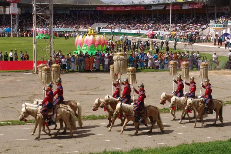 Reisen zum Naadamfest in die Mongolei Bild: Reisen zum Naadamfest in die Mongolei