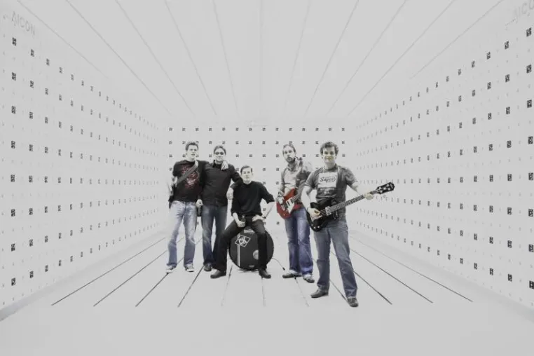 Dirty Dudes stürmen die HardRock Charts Bild: Dirty Dudes stürmen die HardRock Charts