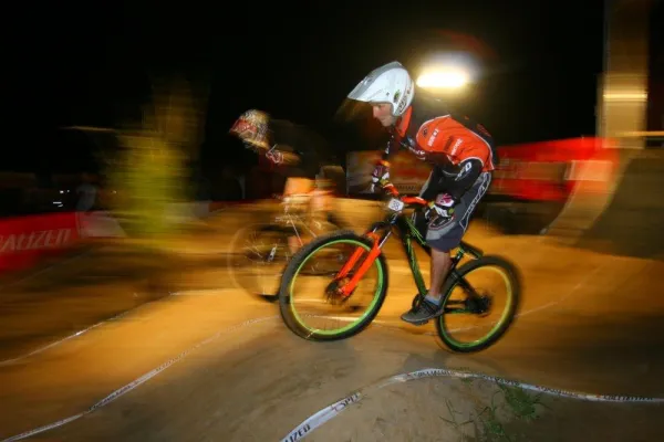 Bild: Mountainbiker ohne Kette unterwegs: Erfolgreiches Pumptrackrace in Pössneck