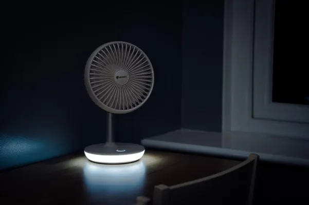 Bild: Der neue MeacoFan 260C ist ein kabelloser Mini-Lüfter mit integriertem Nachtlicht