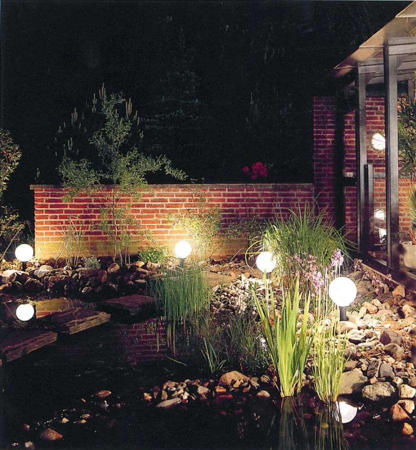 Spezielle Lichteffekte helfen, den Garten richtig in Szene zu setzen. FOTO: licht.de