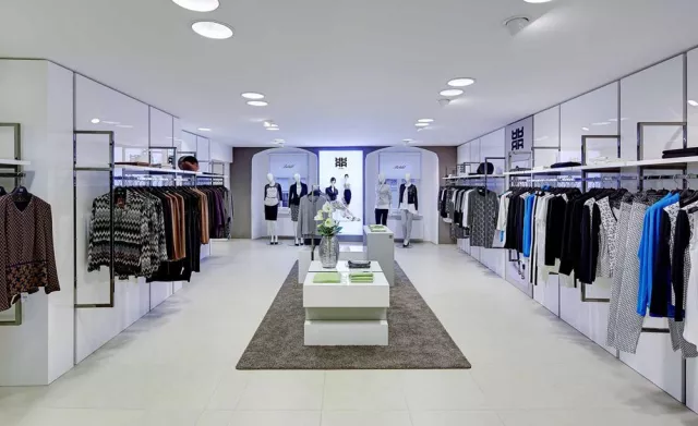 Klarheit trifft Sinnlichkeit - Riani präsentiert erstes Shop in Shop Konzept by Heikaus Bild: Klarheit trifft Sinnlichkeit - Riani präsentiert erstes Shop in Shop Konzept by Heikaus