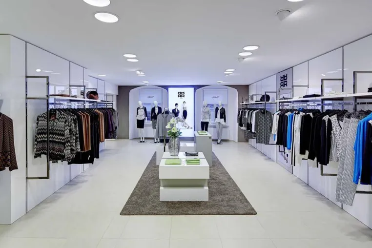 Bild: Klarheit trifft Sinnlichkeit - Riani präsentiert erstes Shop in Shop Konzept by Heikaus