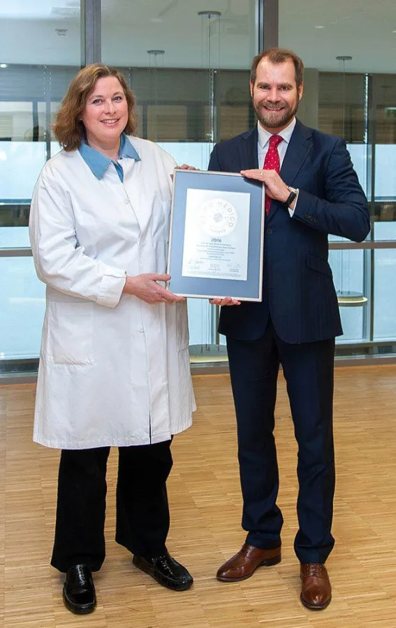 Bei der Übergabe des Siegels im WPE