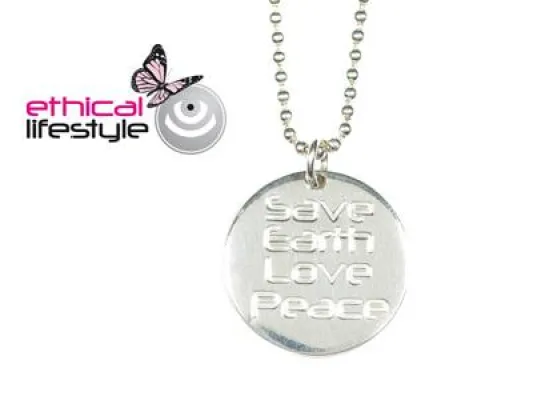 Bild: Dress for the Planet: jeder verkaufte Artikel = 1 ein Baum - excessories wirkt aktiv am Umweltschutz mit