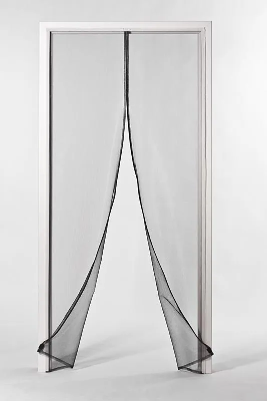 Innovativer Magnetfliegengitter-Vorhang im Online-Shop von ZEBRA insect screens