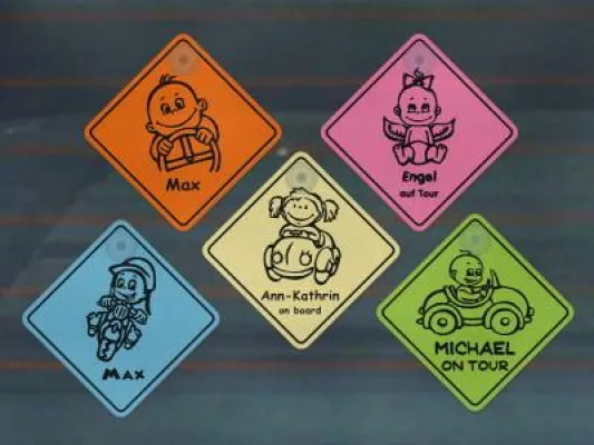 Bild: Weltneuheit aus der Ideenschmiede MY-BABY-SHOP: Individuelle “Baby an Bord” Road Sign Schilder mit Saugnapf