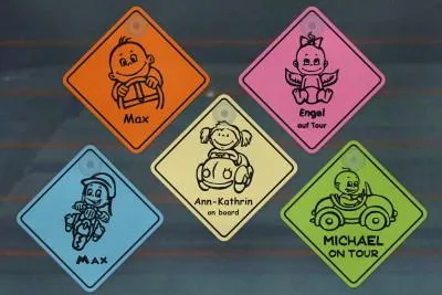 Bild: Weltneuheit aus der Ideenschmiede MY-BABY-SHOP: Individuelle “Baby an Bord” Road Sign Schilder mit Saugnapf