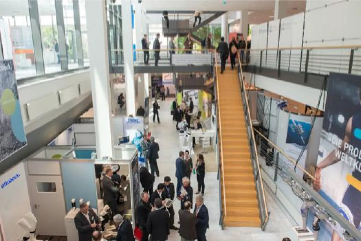 Die Industrieausstellung ist fester Bestandteil der Frühjahrstagung.