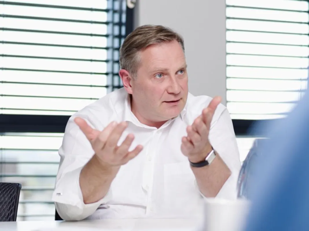 Quantum Geschäftsführer Dirk Hardt und sein Team setzen auf dezentrale und erneuerbare Energien.
