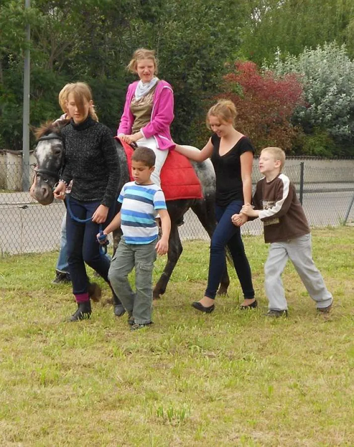 Die Kinder und Jugendlichen der Wiege waren über den Besuch der Therapieponys begeistert.