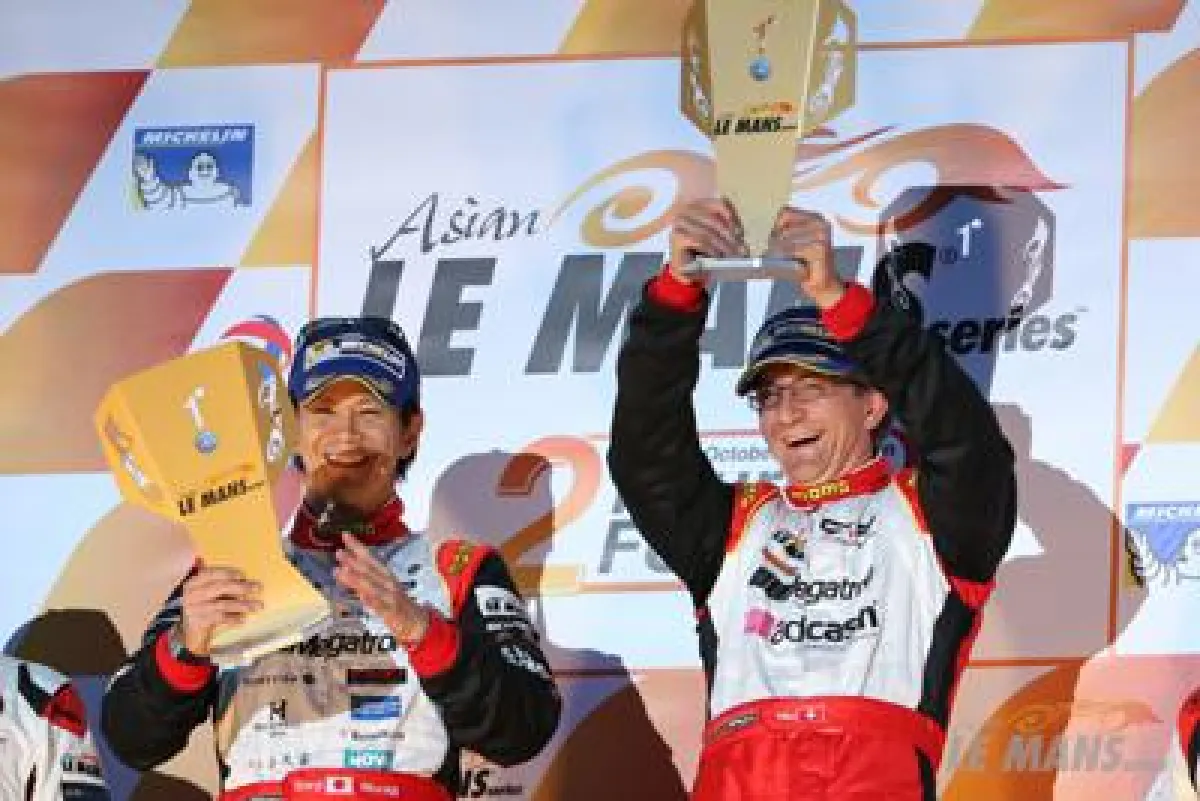 Souveränen Sieg in Fuji Shinji Nakano und Niki Leutwiler