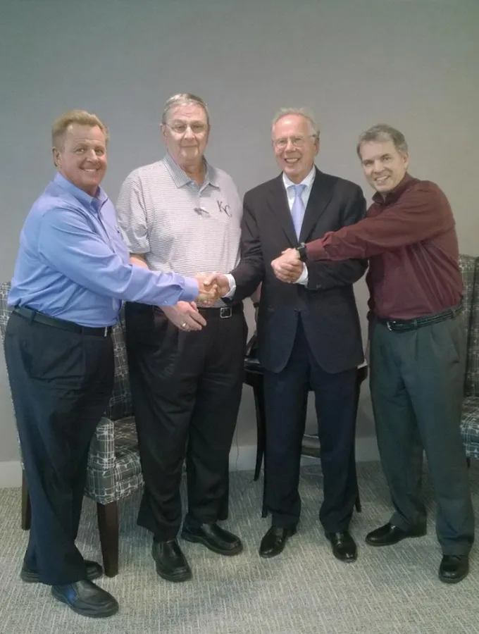 Übergabe und Start der Zusammenarbeit: Skip Freeman, Bob Stoddard, Dr. Florian Seidl, Steve Hengeli